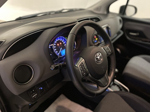 Toyota Yaris 12 of 17