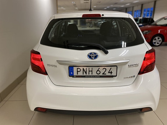 Toyota Yaris 4 of 17