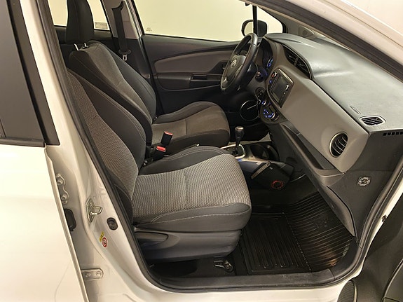 Toyota Yaris 14 of 17