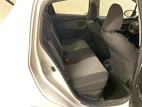 Toyota Yaris 16 of 17