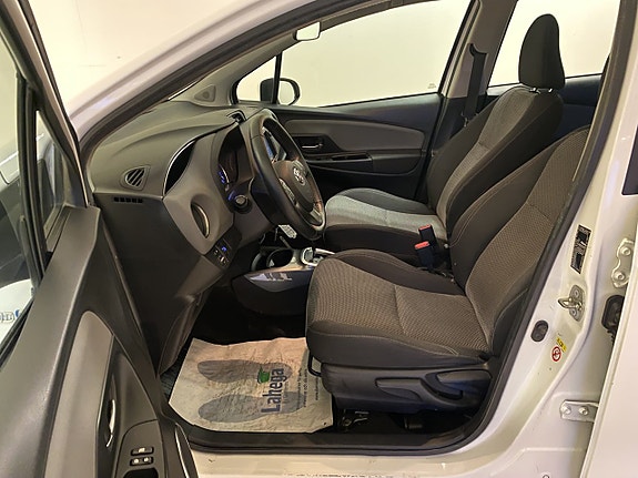 Toyota Yaris 11 of 17