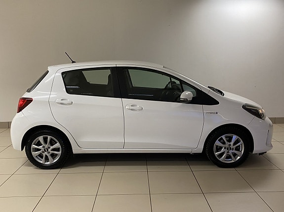 Toyota Yaris 6 of 17