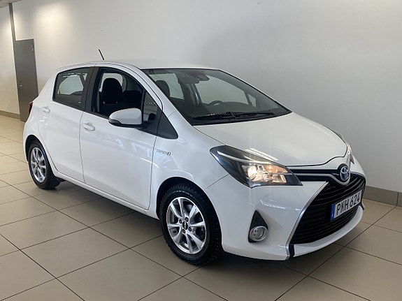 Toyota Yaris 7 of 17