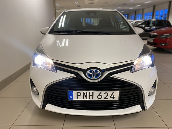 Toyota Yaris 8 of 17