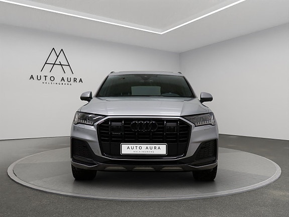 Audi Q7 2 of 5