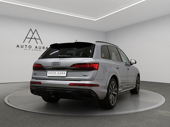 Audi Q7 4 of 5
