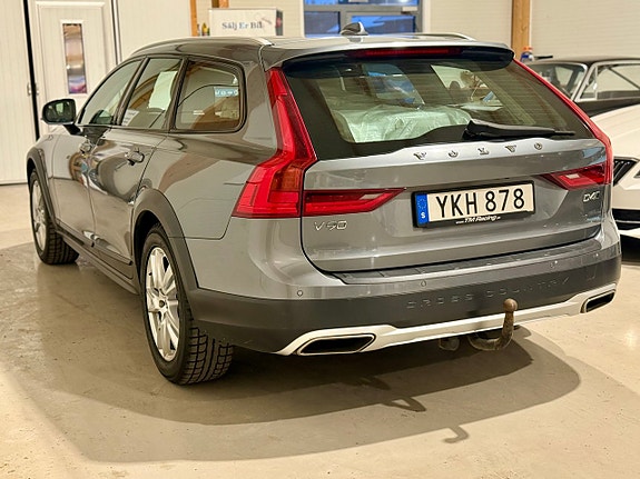 Volvo V90 Cross Country 3 of 5