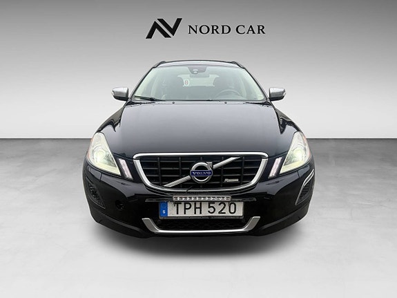 Volvo XC60 2 of 12