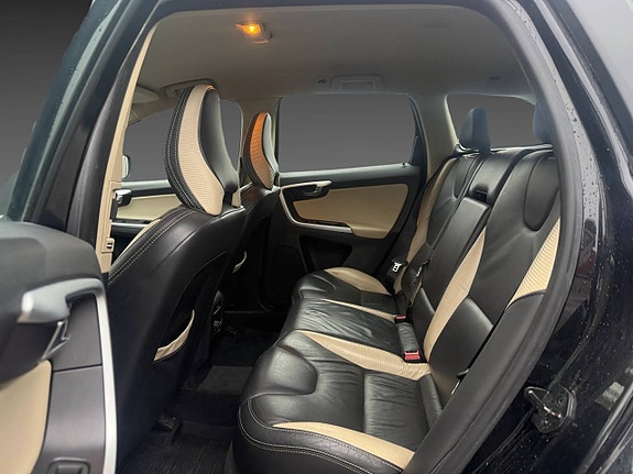Volvo XC60 8 of 12