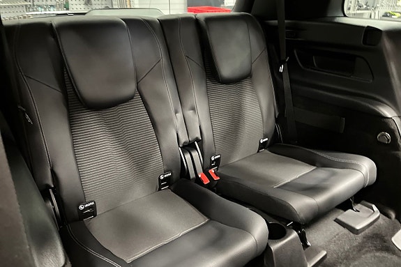 Mercedes-Benz GLB200 d 24 of 26