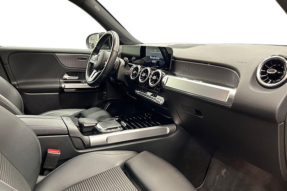 Mercedes-Benz GLB200 d 17 of 26