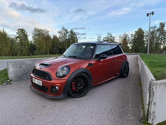 MINI Cooper S 2 of 5