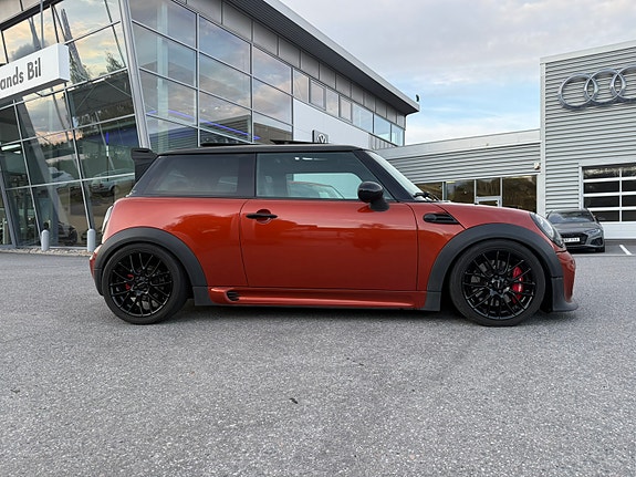 MINI Cooper S 3 of 5