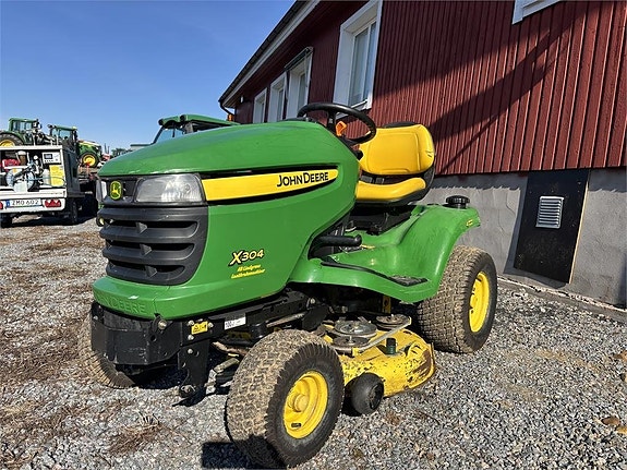 John Deere X304 med 107cm klippdäck
