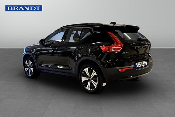 Volvo XC40 2 of 5