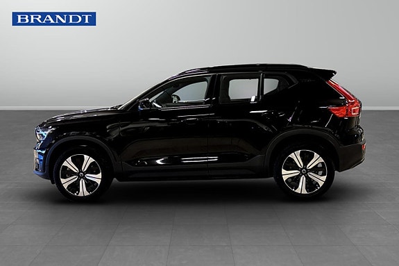 Volvo XC40 3 of 5