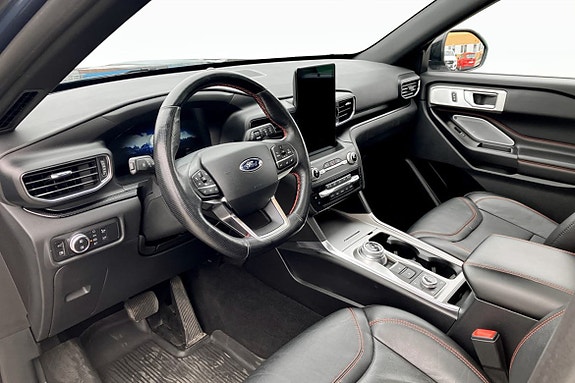 Ford Explorer 7 of 12
