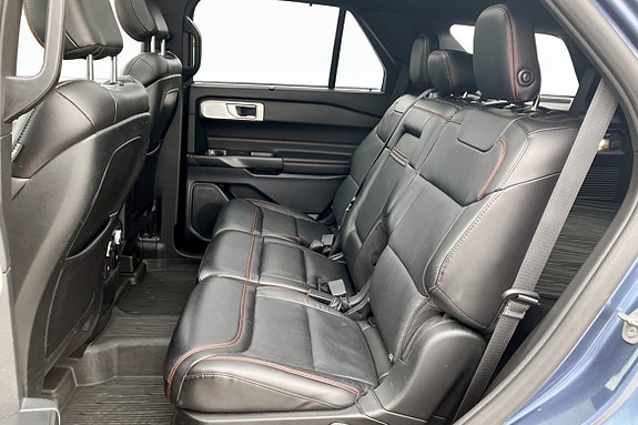 Ford Explorer 11 of 12