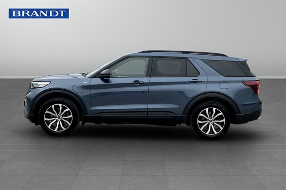 Ford Explorer 4 of 5