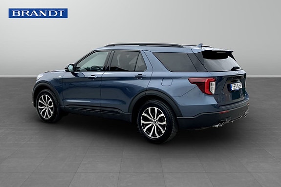 Ford Explorer 2 of 5