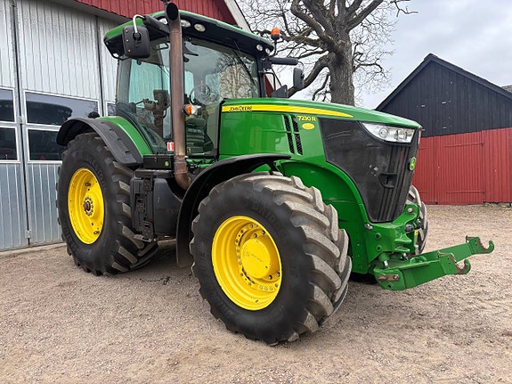 John Deere 7230R