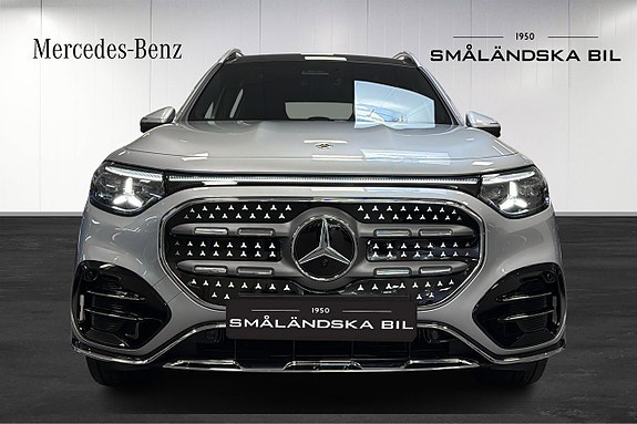 Mercedes-Benz GLB250+ 2 of 5
