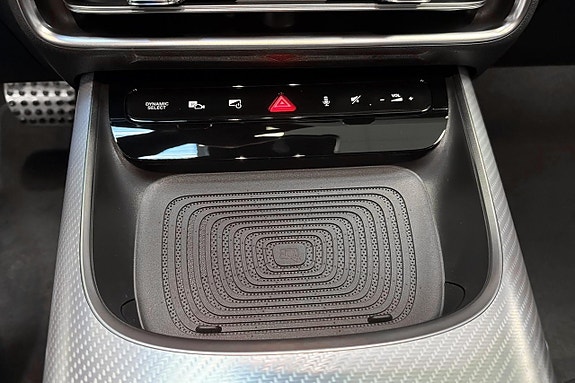 Mercedes-Benz GLB250+ 14 of 24