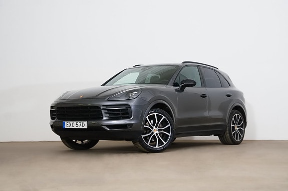 Porsche Cayenne 2 of 5