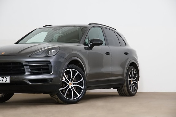 Porsche Cayenne 3 of 5