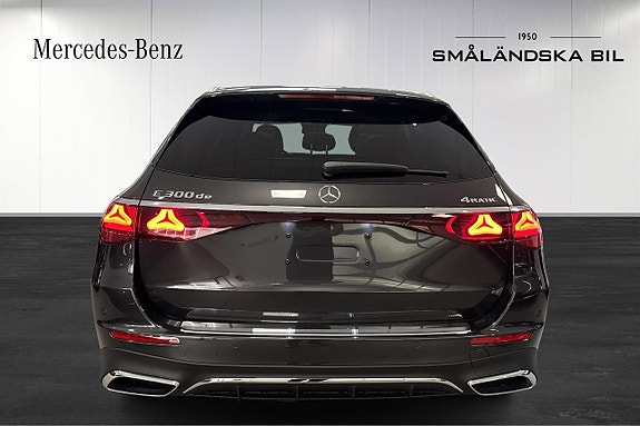 Mercedes-Benz E300 de 5 of 19