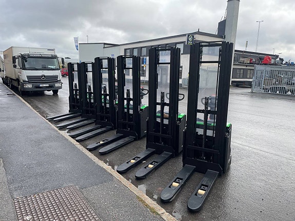 Cesab S212L nya Toyota SWE120L truckar med omgående leverans 3 of 5