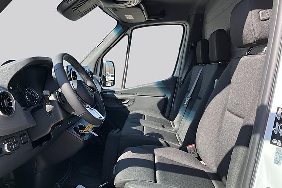 Mercedes-Benz eSprinter 420 8 of 14
