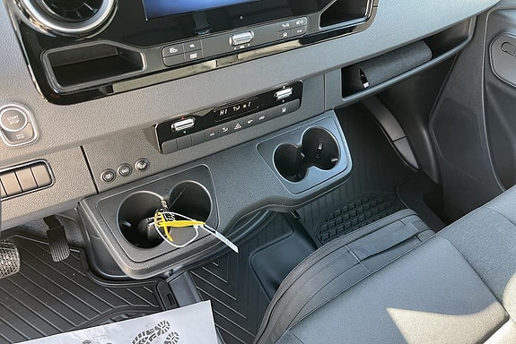 Mercedes-Benz eSprinter 420 12 of 14
