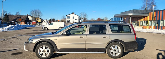 Volvo XC70 2 of 5
