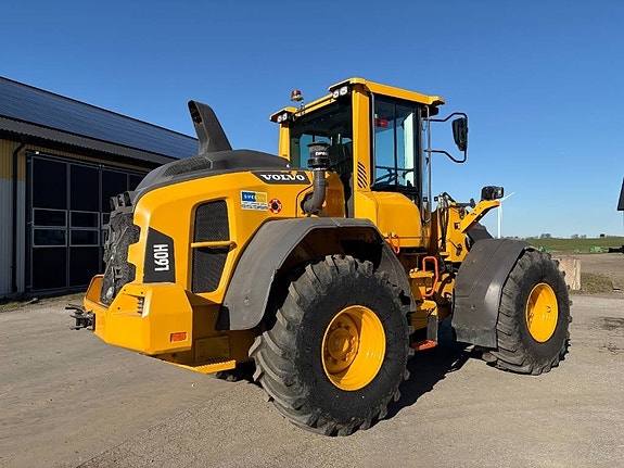 Volvo L60H med nya traktordäck, long boom 6 of 7