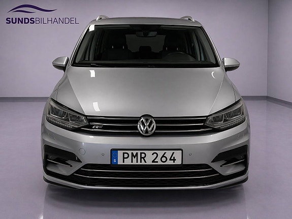 Volkswagen Touran 2 of 5