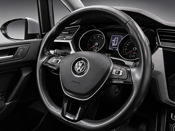 Volkswagen Touran 9 of 24