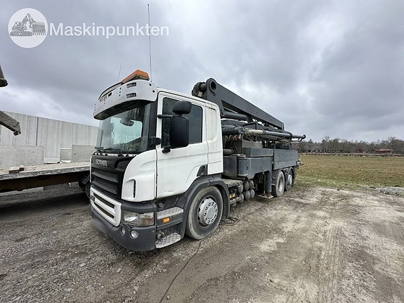 Scania P 320 med en schwing Betongpump