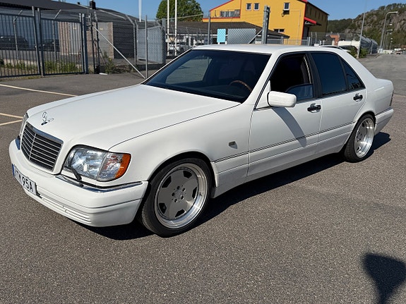 Mercedes-Benz S300 4 of 5