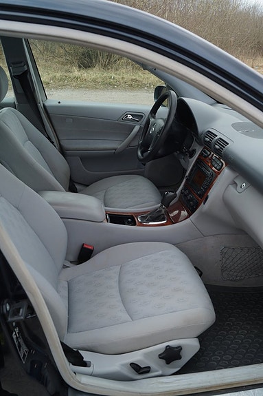 Mercedes-Benz C200 6 of 10