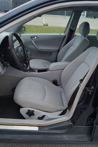 Mercedes-Benz C200 5 of 10