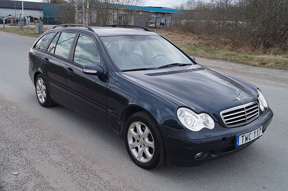 Mercedes-Benz C200 3 of 10