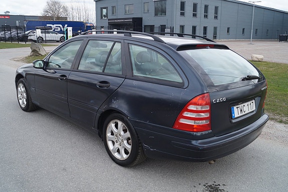 Mercedes-Benz C200 2 of 10