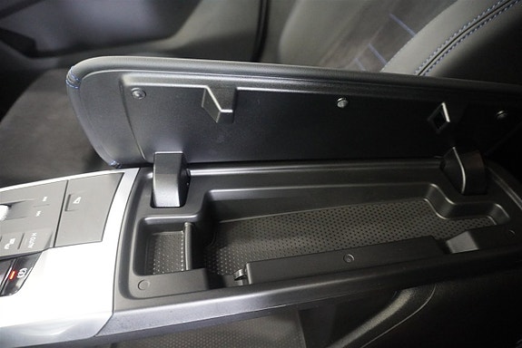BMW iX2 12 of 17