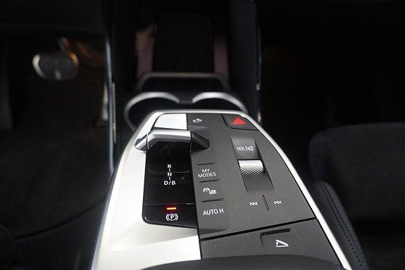 BMW iX2 11 of 17