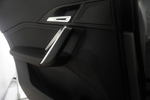 BMW iX2 9 of 17