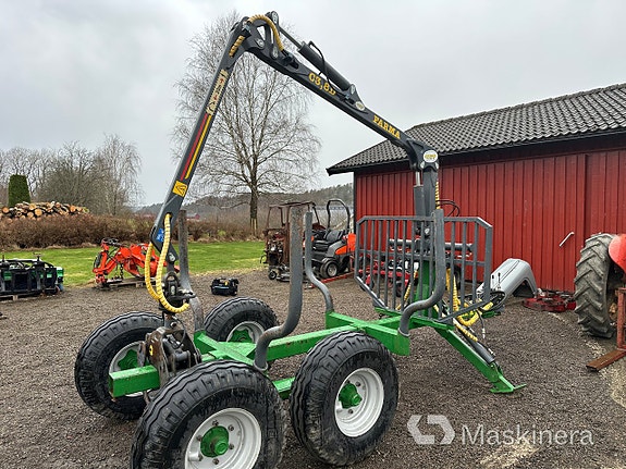 Skogsvagn med kran Farma CT 3.8-6