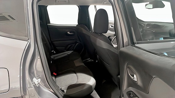 Jeep Renegade 5 of 15