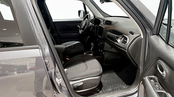 Jeep Renegade 3 of 15