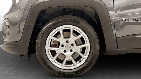 Jeep Renegade 9 of 15